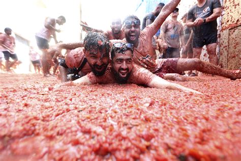 Food fight! Streets awash in tomato pulp during Spain's Tomatina party